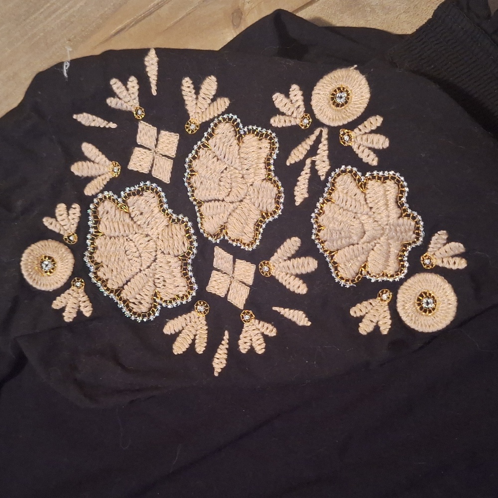 Embroiderd Top - Picture 7 of 9